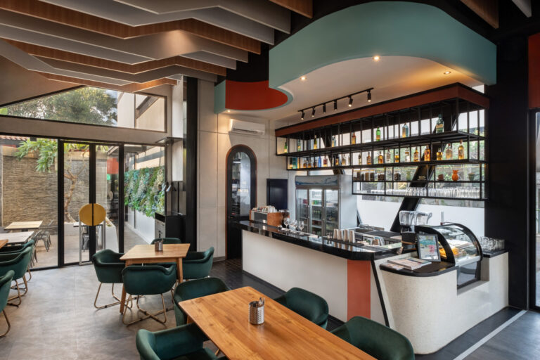 Modern caf&eacute; stylish wooden - Manon Design Studio