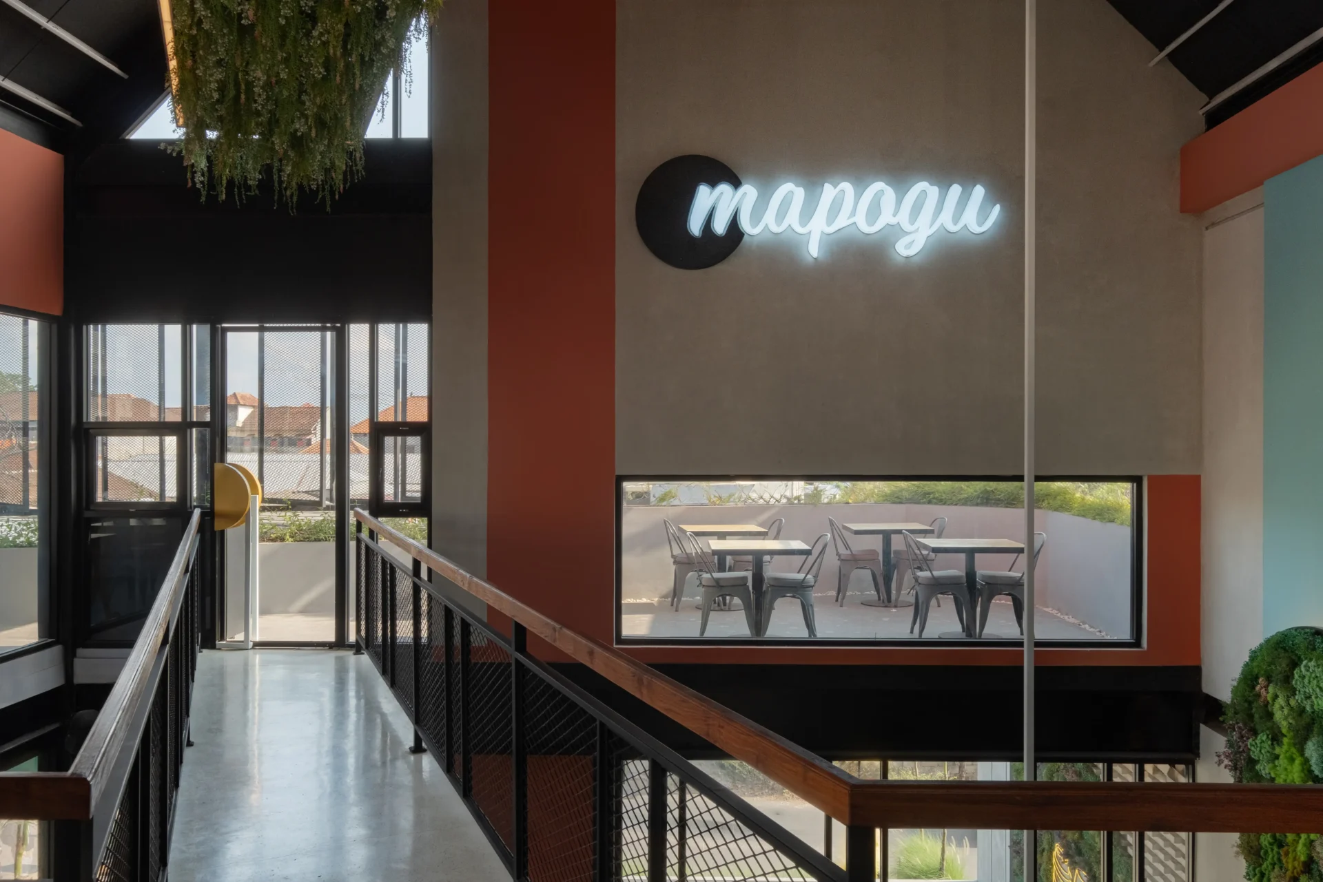 Modern Restaurant Bar Design - Manon Design Studio