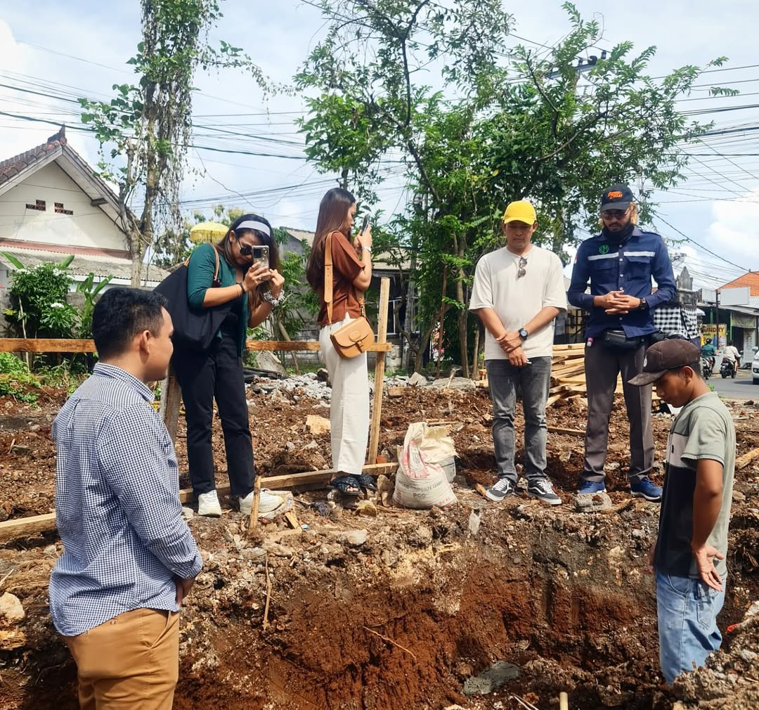 People gathered around an urban construction excavation pit